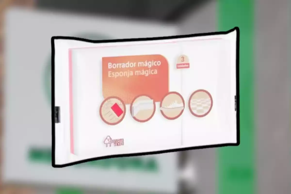 Paquet de goma d’esborrar màgica, esponja màgica amb tres unitats i dibuixos que mostren diferents usos del producte Paquet de goma d’esborrar màgica, esponja màgica amb tres unitats i dibuixos que mostren diferents usos del producte