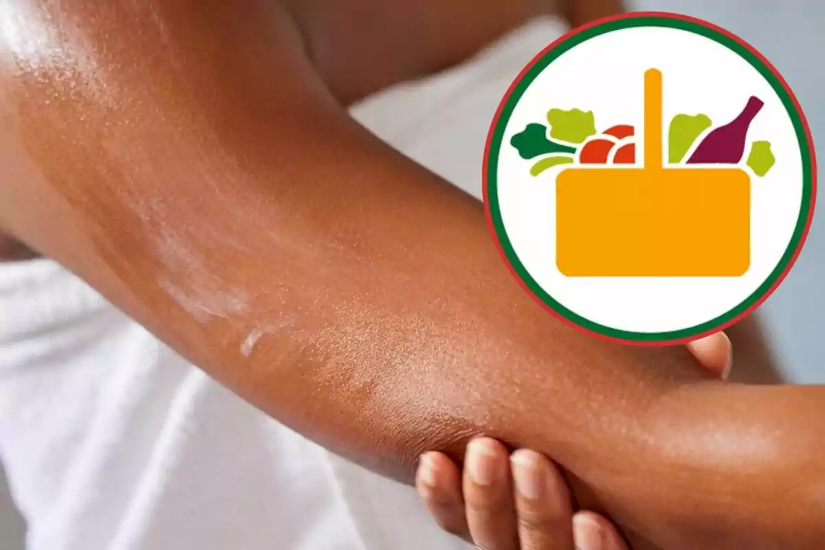 Persona aplicant crema al braç amb una icona d'aliments superposat. Persona aplicant crema al braç amb una icona d'aliments superposat.