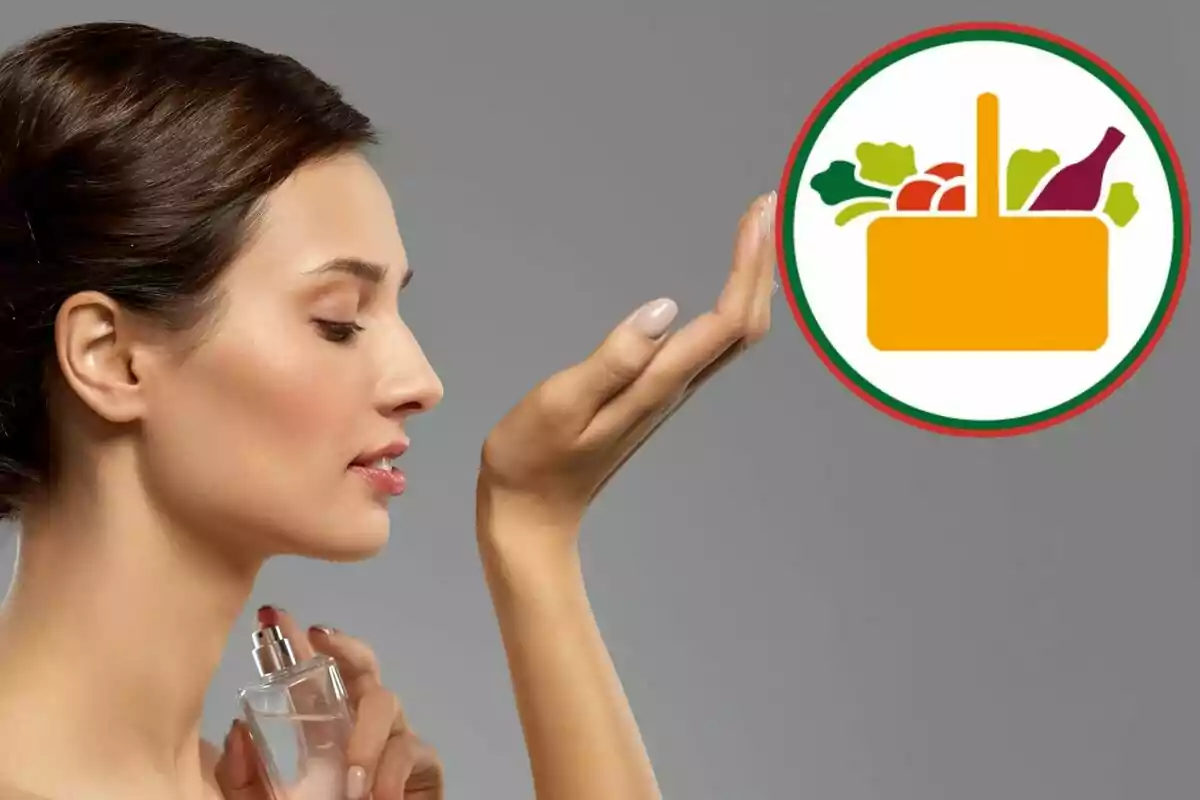 Mujer aplicando perfume con un icono de cesta de alimentos en el fondo.