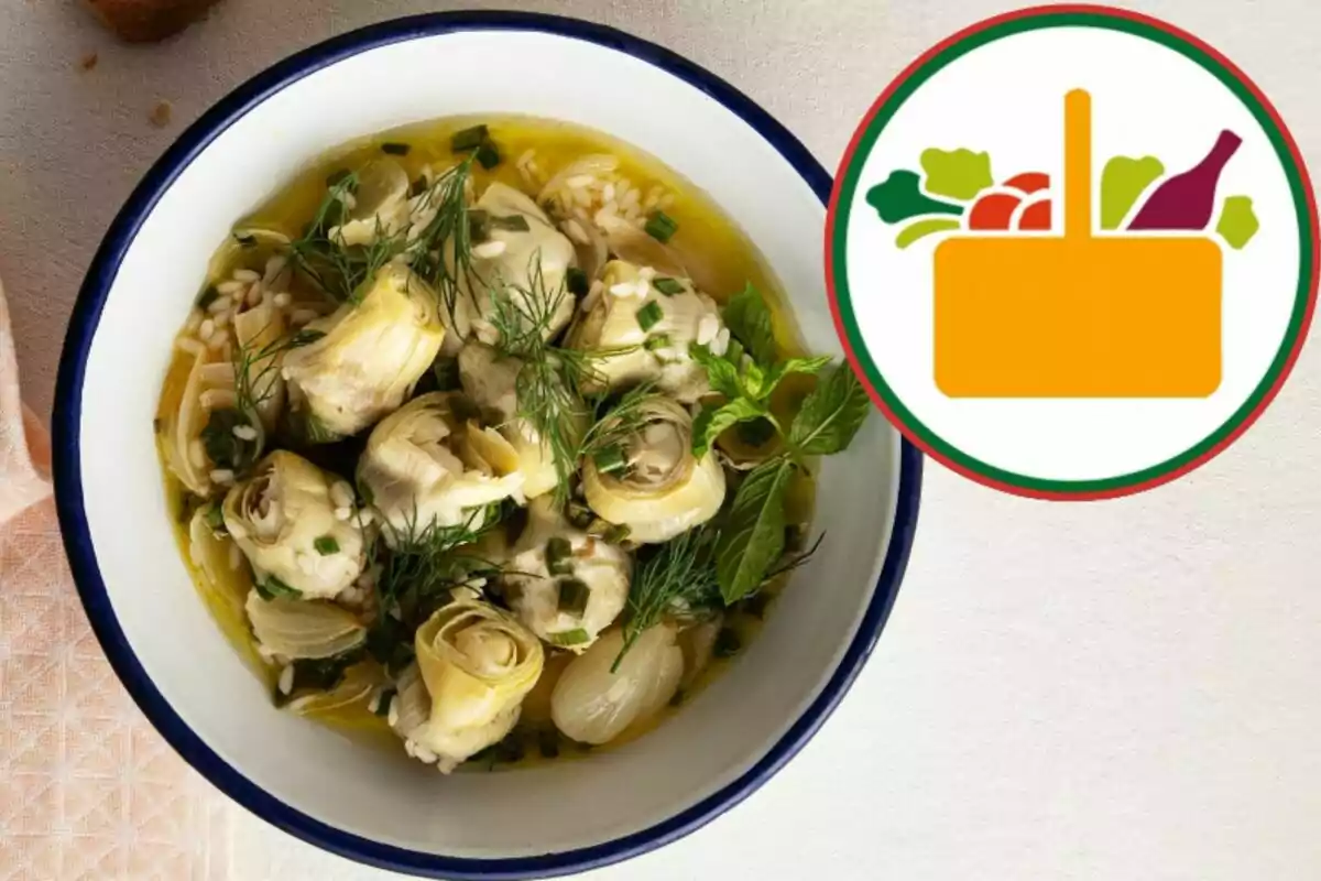 Plat fondo amb carxofes guisades i herbes fresques al costat d’una icona de cistella d’aliments