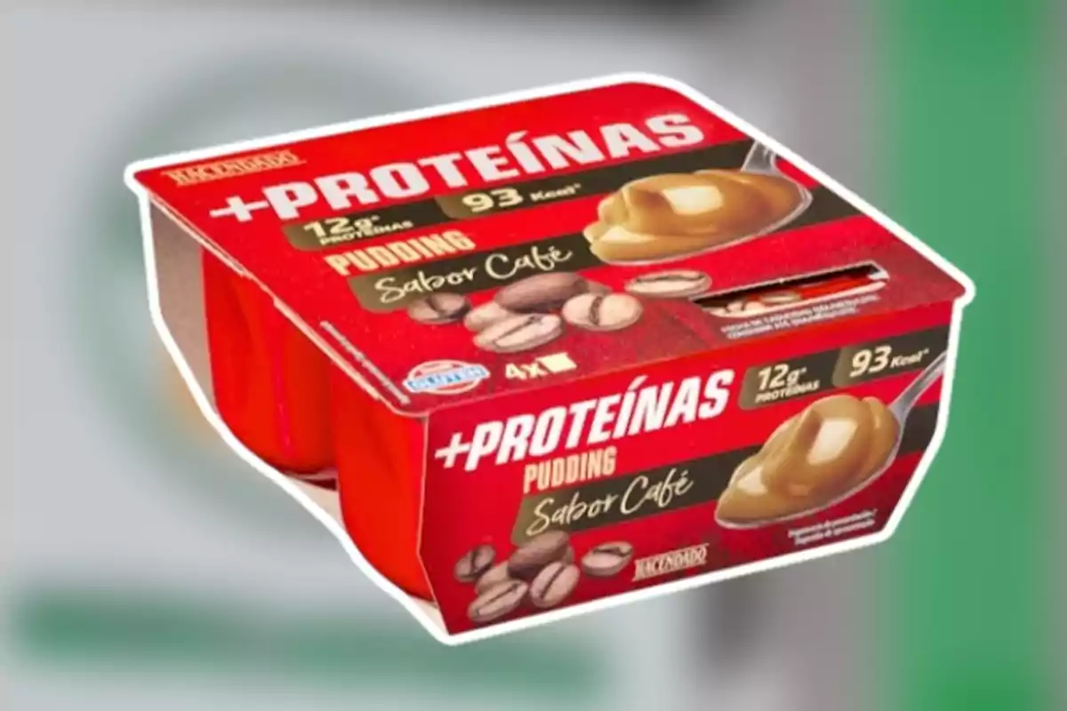 Envàs de pudding sabor cafè amb alt contingut de proteïnes i 93 kcal per porció.