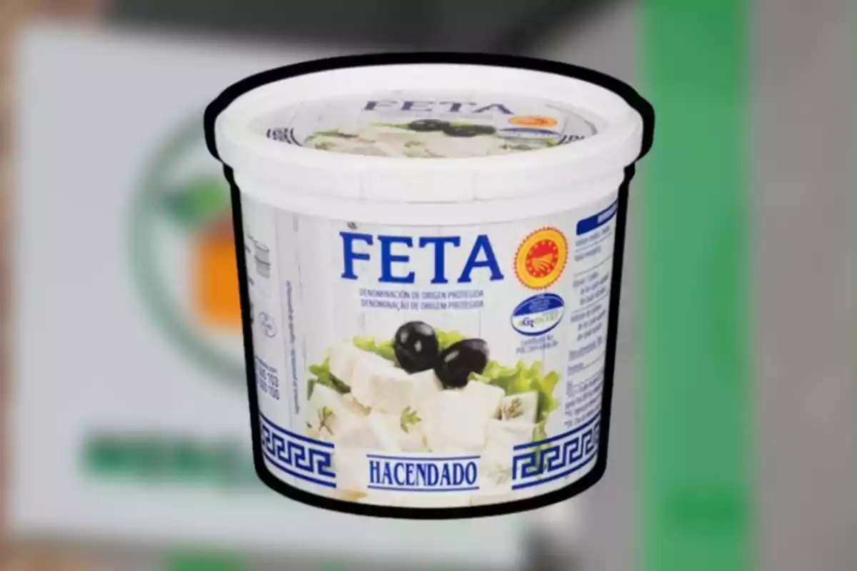 Envàs de formatge feta de la marca Hacendado.