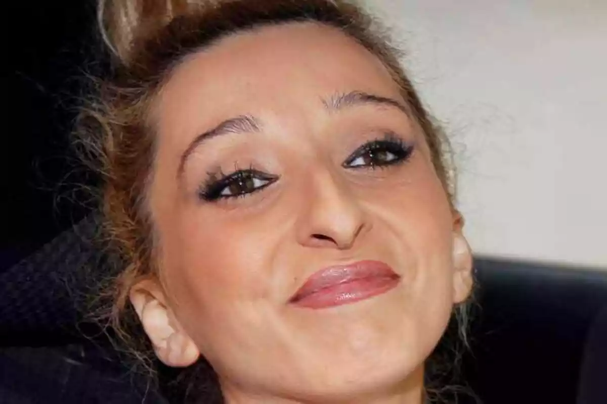 Primer plano de Michu sonriendo