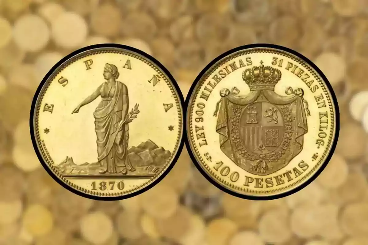 Moneda de 100 pessetes del 1870 amb figura femenina i escut d'Espanya en fons de monedes desenfocades.