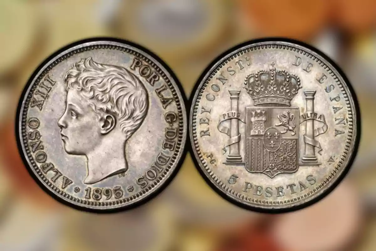 Moneda antiga de 5 pessetes d'Espanya amb el perfil d'un jove i un escut al revers.