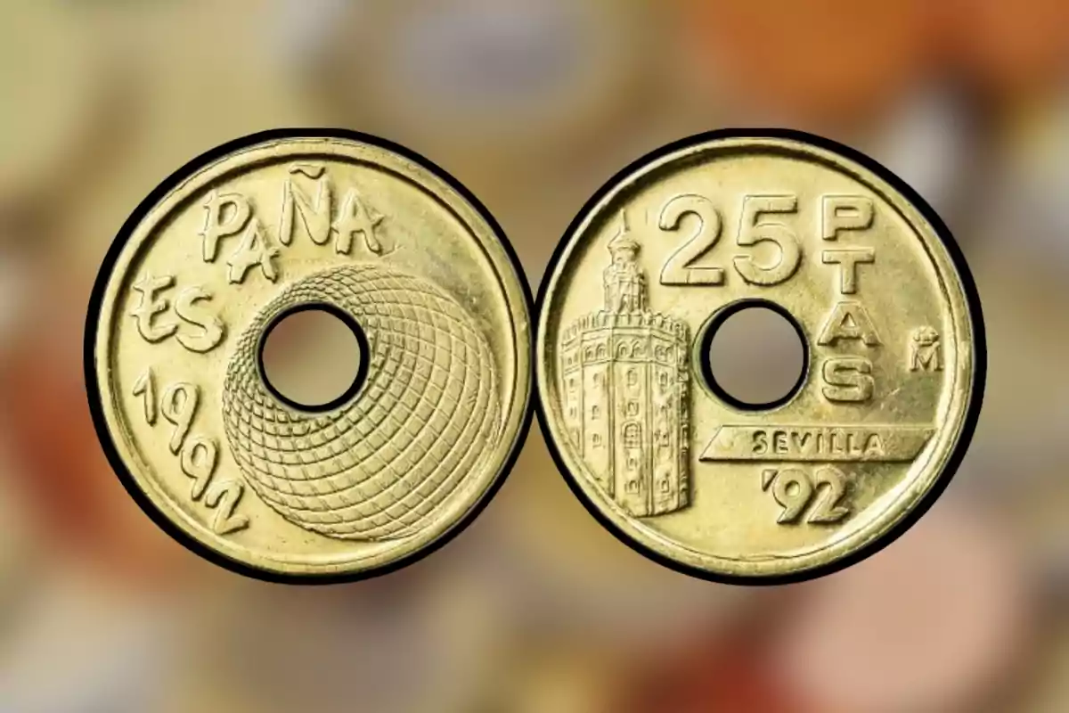 Moneda de 25 pessetes de 1992 amb un forat al centre i disseny de la Torre del Oro de Sevilla. Moneda de 25 pessetes de 1992 amb un forat al centre i disseny de la Torre del Oro de Sevilla.