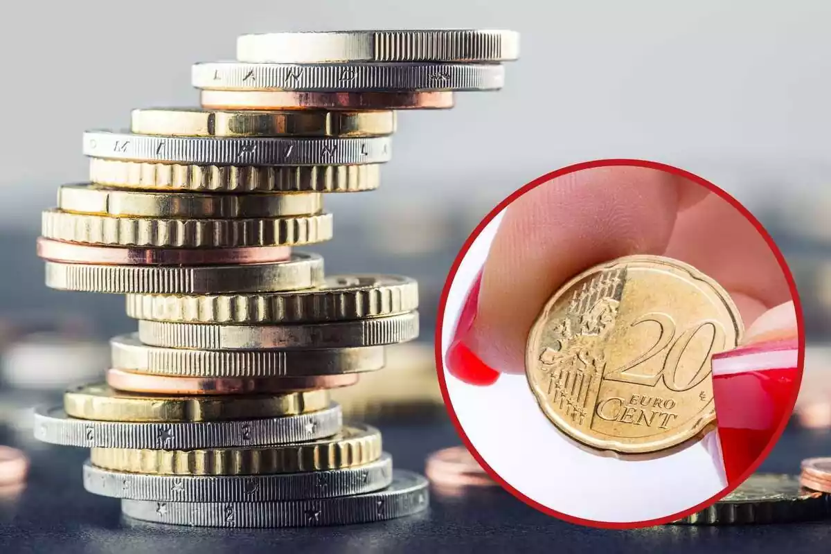 Muntatge amb diverses monedes d'euro amuntegades i un cercle amb uns dits subjectant una moneda de 20 cèntims