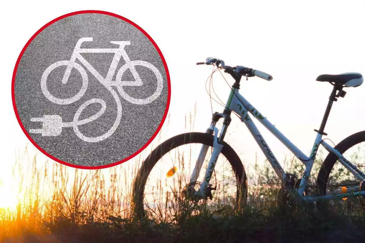 Muntatge amb una imatge d'una bicicleta al camp i un cercle amb un senyal a terra per a bicicletes elèctriques