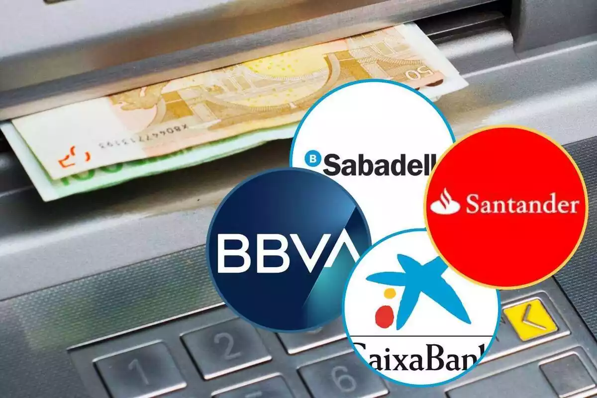 Muntatge amb un caixer amb bitllets i quatre cercles amb els logos del BBVA, el Banc Sabadell, el Banco Santander i CaixaBank