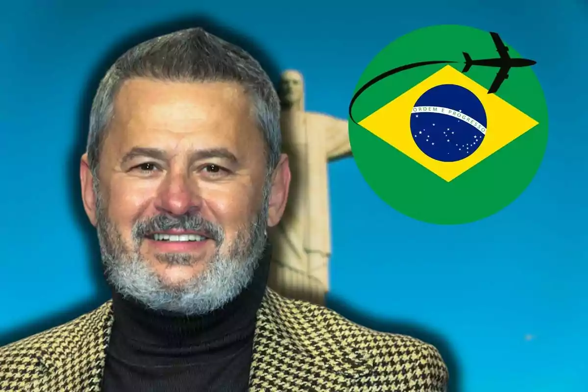Miki Nadal somrient amb barba davant d'una imatge del Crist Redemptor i la bandera del Brasil amb un avió.