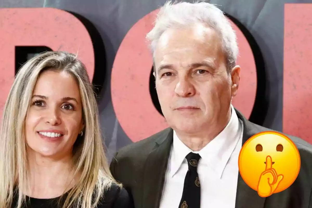 Christine Cambeiro i David Summers posen junts davant d'un fons amb lletres grans, amb un emoji de silenci superposat a la cantonada inferior dreta.