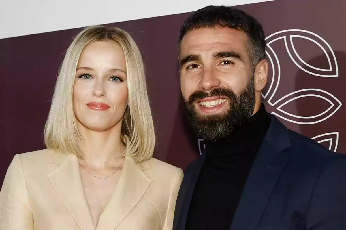 Imatge de Dani Carvajal amb la seva dona Daphne Cañizares posant en un photocall