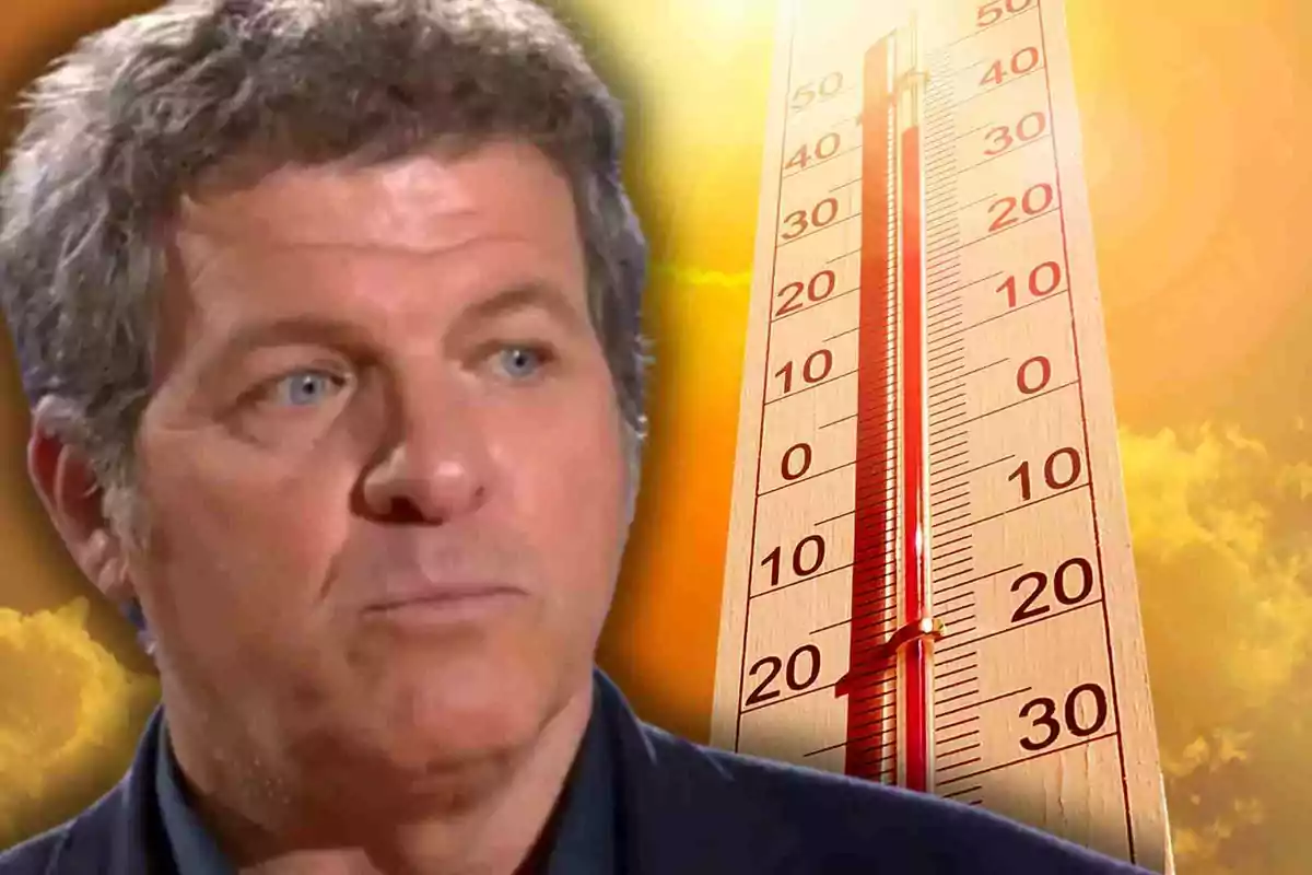 Mario Picazo amb cabells canosos amb expressió seriosa al costat d’un termòmetre que marca altes temperatures sobre un fons de cel groc