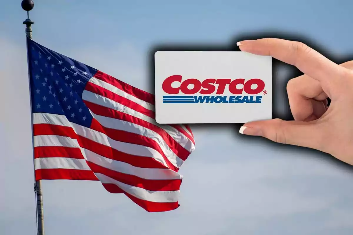 Muntatge de fotos d’una mà que sosté una targeta de membre de Costco davant d’una bandera dels Estats Units onejant al vent. Muntatge de fotos d’una mà que sosté una targeta de membre de Costco davant d’una bandera dels Estats Units onejant al vent.
