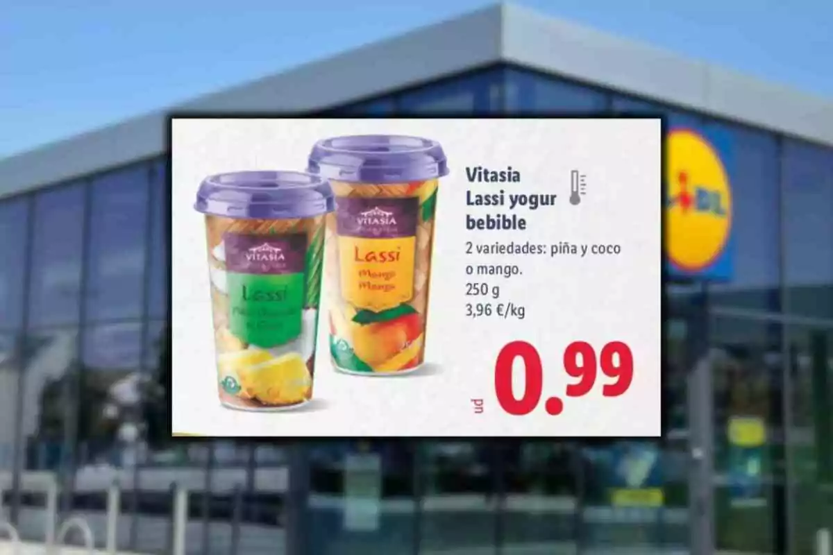 Oferta de yogur bebible Vitasia Lassi en sabores piña con coco y mango en un cartel promocional de supermercado con precio de 0,99 euros