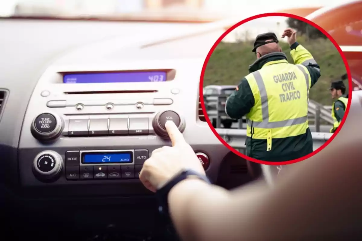 Una persona ajusta el volum de la ràdio del cotxe mentre un agent de la Guàrdia Civil de Trànsit fa un control a la carretera.