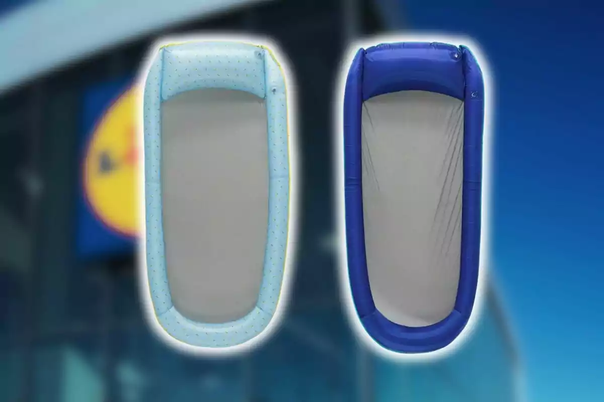 Dues matalassos inflables per a piscina de Lidl, una de color blau clar amb detalls i una altra de blau fosc, sobre un fons desenfocat d’una botiga. Dues matalassos inflables per a piscina de Lidl, una de color blau clar amb detalls i una altra de blau fosc, sobre un fons desenfocat d’una botiga.