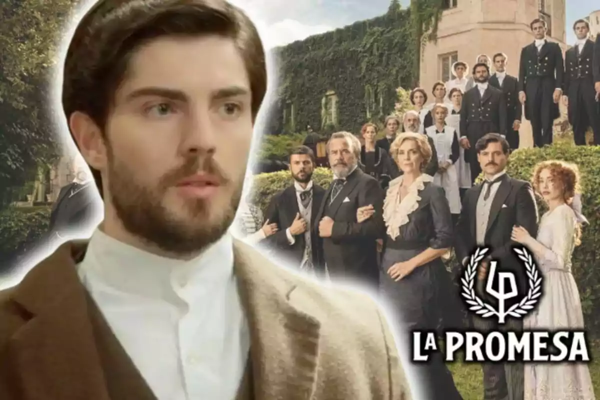 Imatge promocional de la sèrie "La Promesa" que mostra l'actor Jorge Casat en primer pla i un grup de persones al fons, amb un edifici cobert de vegetació darrere seu.