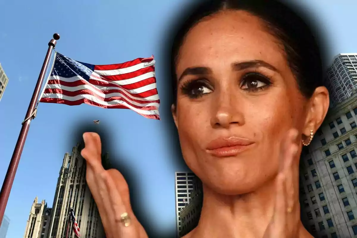 Muntatge de fotos de Meghan Markle aplaudint amb una bandera dels Estats Units onejant al fons i edificis alts al voltant.
