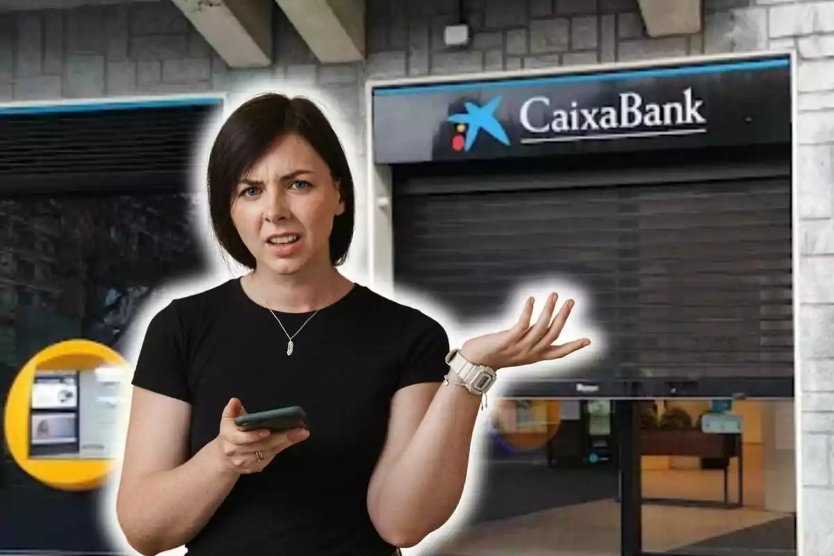 Una dona amb expressió de confusió sosté un telèfon mòbil davant d'una sucursal tancada de CaixaBank.