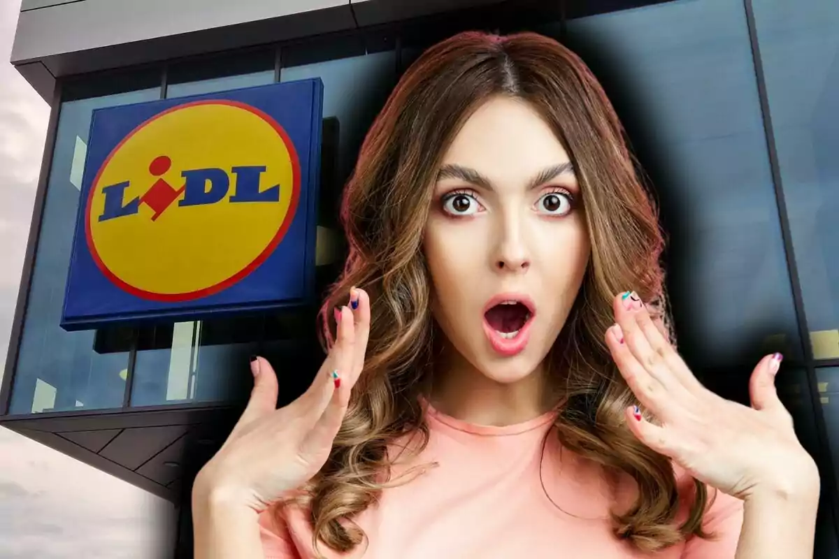 Una dona amb expressió de sorpresa davant d'un edifici amb el logotip de Lidl.