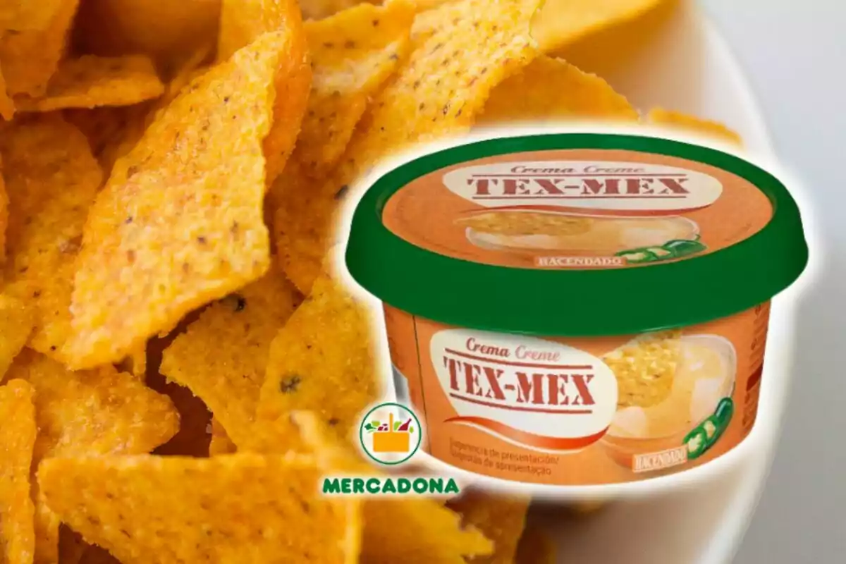 Un recipient de crema Tex-Mex d'Hacendado al costat d'un plat de nachos. Un recipient de crema Tex-Mex d'Hacendado al costat d'un plat de nachos.