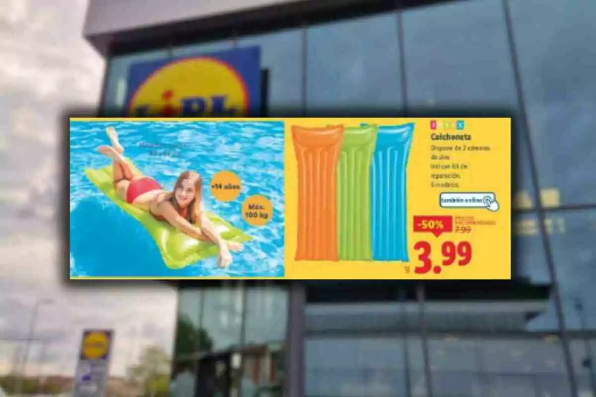 Publicitat de matalassos inflables de colors en oferta en una botiga Lidl amb una dona utilitzant-ne un en una piscina Publicitat de matalassos inflables de colors en oferta en una botiga Lidl amb una dona utilitzant-ne un en una piscina