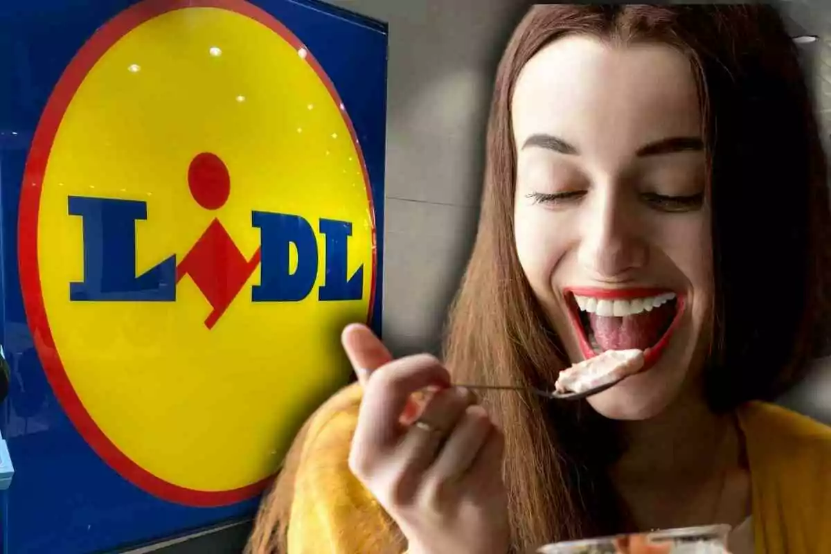 Una dona somrient menja unes postres amb una cullera davant d’un cartell de la botiga Lidl