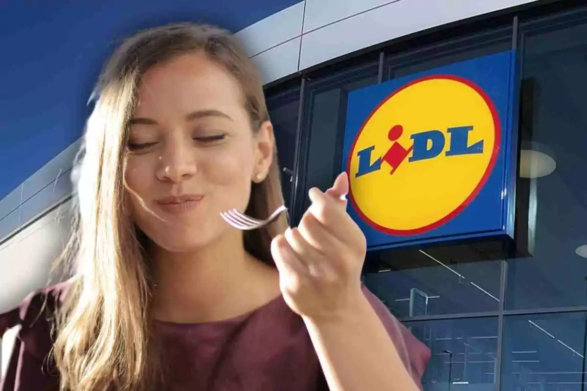 Mujer joven disfrutando de una comida frente a una tienda Lidl