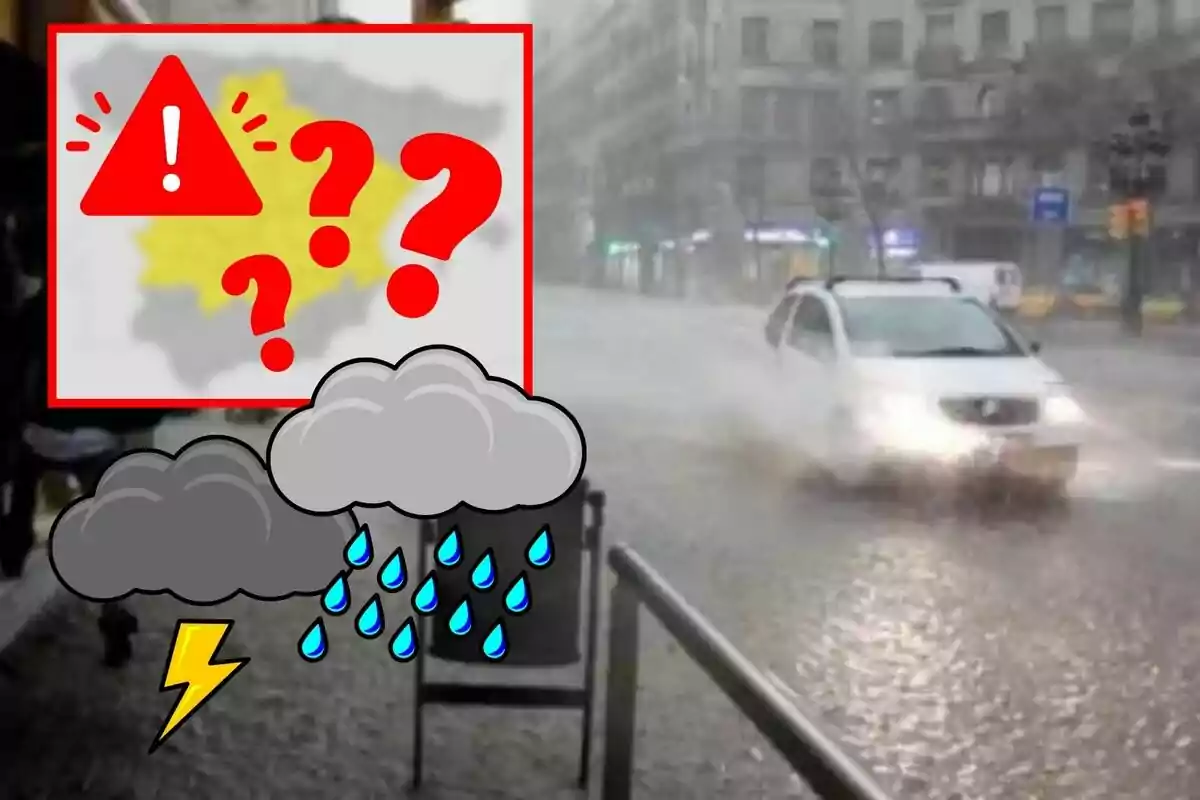 Imatge d?un carrer inundat per la pluja amb un cotxe circulant i un gràfic d?advertiment meteorològic amb signes d?interrogació, núvols, pluja i un llamp.