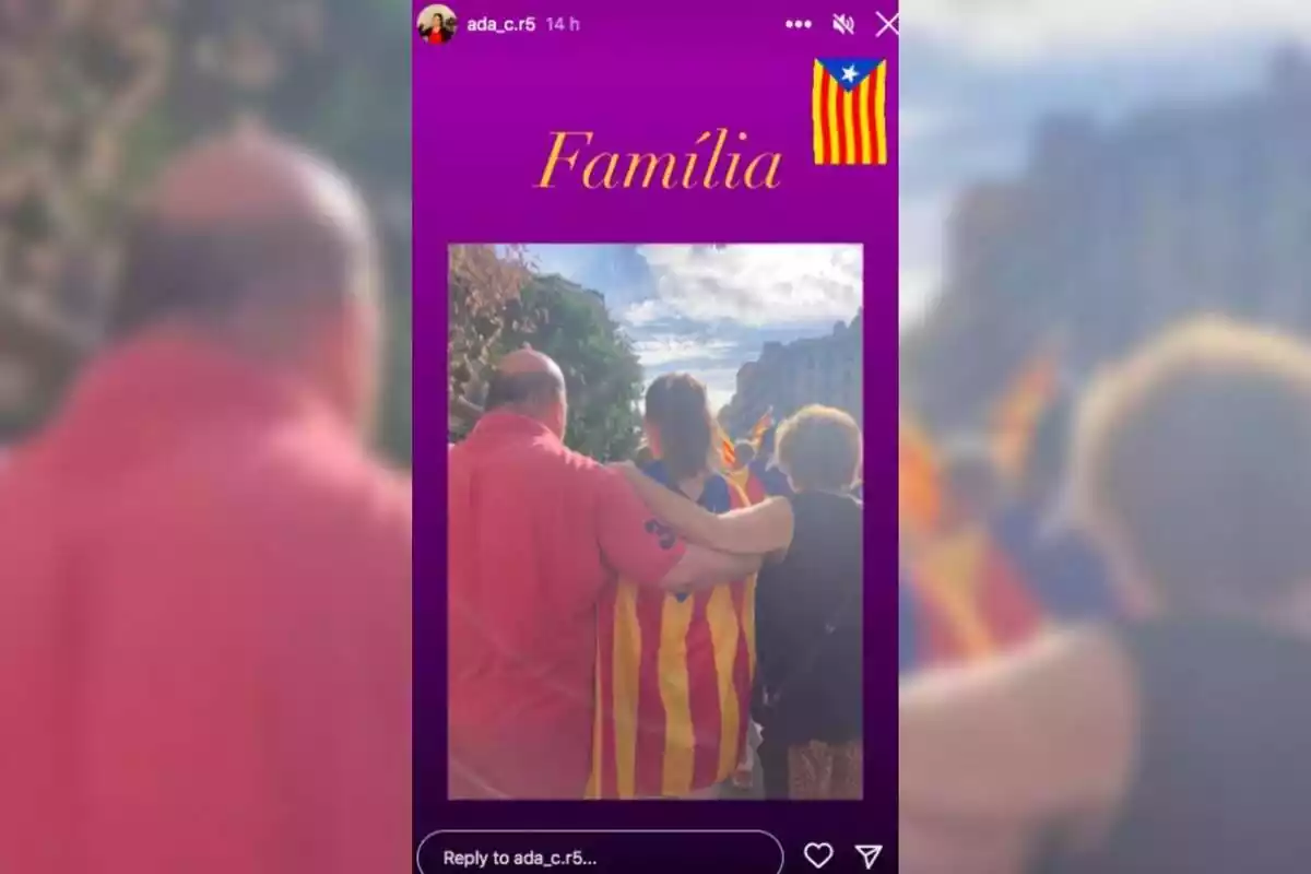 Muntatge d'un story d'Instagram amb la Pilar Rahola, el marit i la filla amb una estelada a la manifestació de la Diada de Catalunya