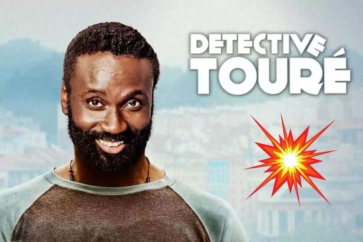 Un home somrient amb barba i cabells curts apareix davant d'un fons urbà amb el text "Detective Touré" a la part superior dreta i un gràfic d'explosió al costat.