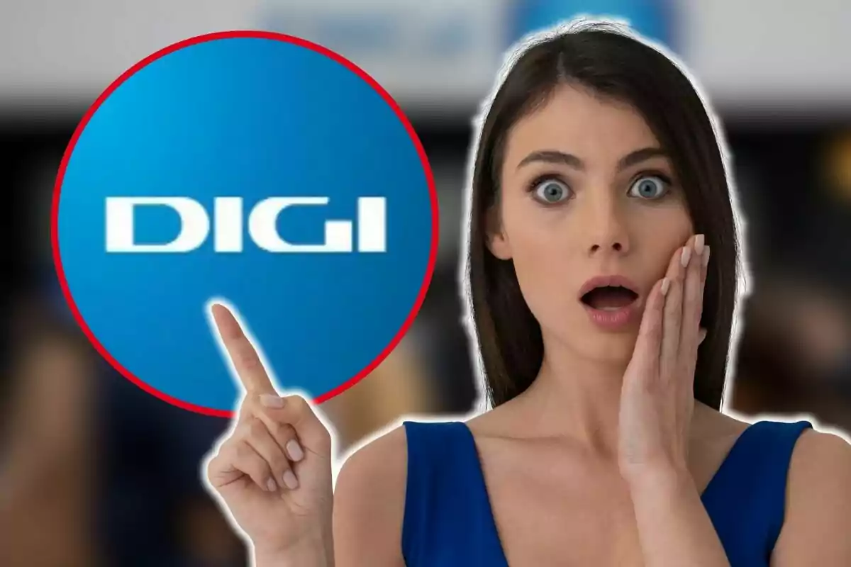 Una dona amb expressió de sorpresa assenyala un logotip blau amb la paraula “DIGI” en lletres blanques.