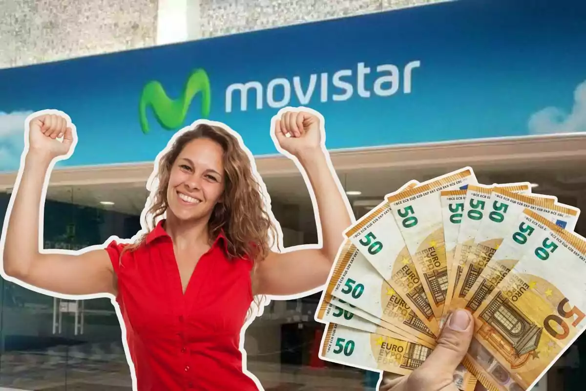 Dona somrient amb els braços aixecats davant d'una botiga de Movistar, sostenint bitllets de 50 euros.