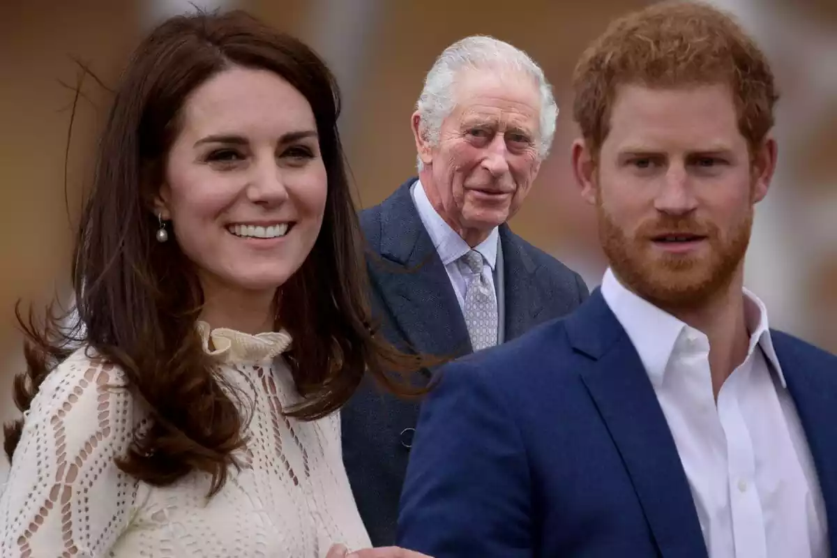 Muntatge en primer pla amb Kate Middleton i el príncep Harry amb el rei Carles III Muntatge en primer pla amb Kate Middleton i el príncep Harry amb el rei Carles III