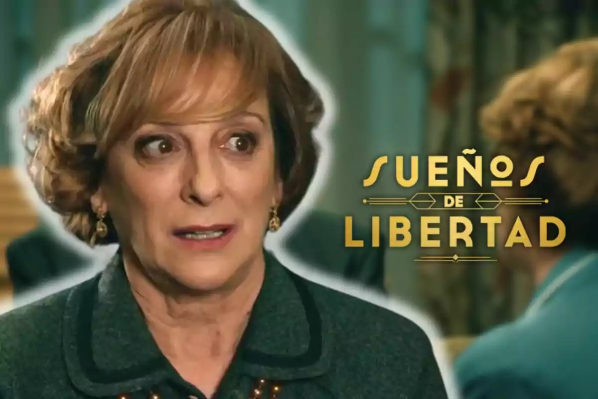Ana Labordeta amb expressió de sorpresa al costat del logotip de Sueños de Libertad