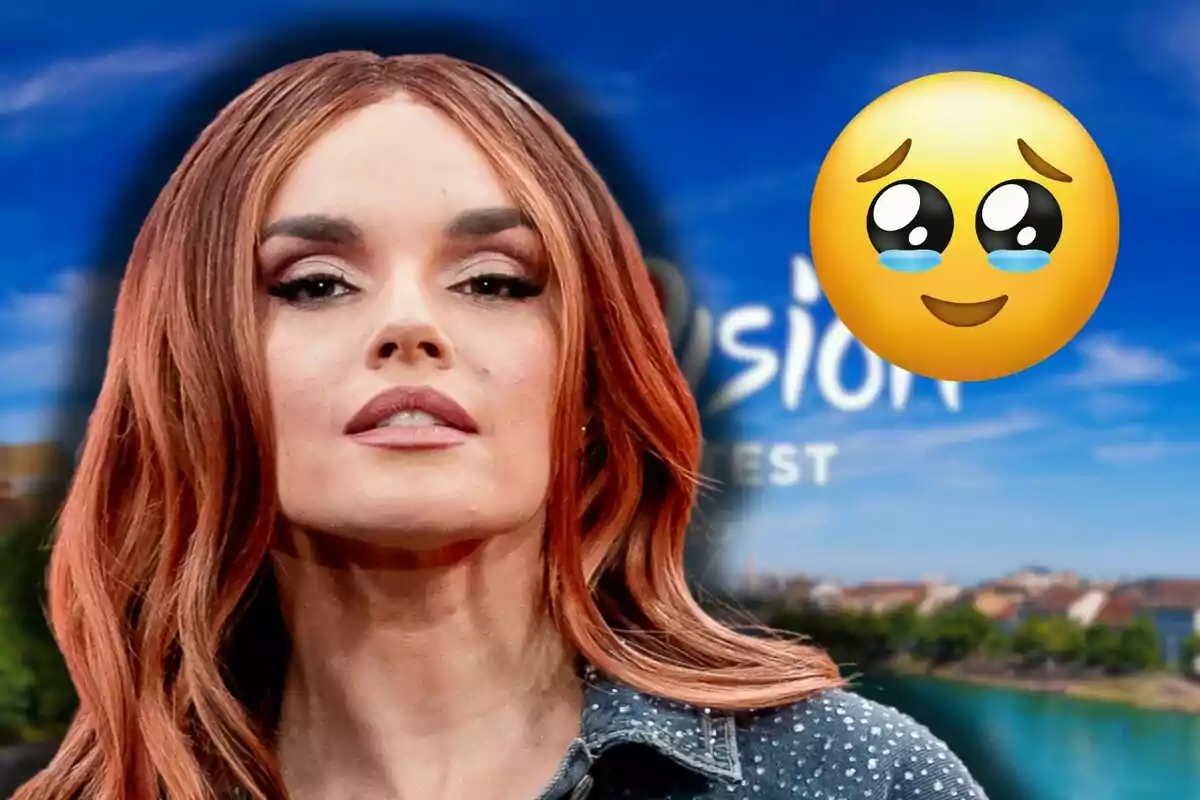 Melody apareix en primer pla amb un fons desenfocat que sembla ser un esdeveniment, al costat d'un emoji amb ulls brillants i llàgrimes d'emoció.