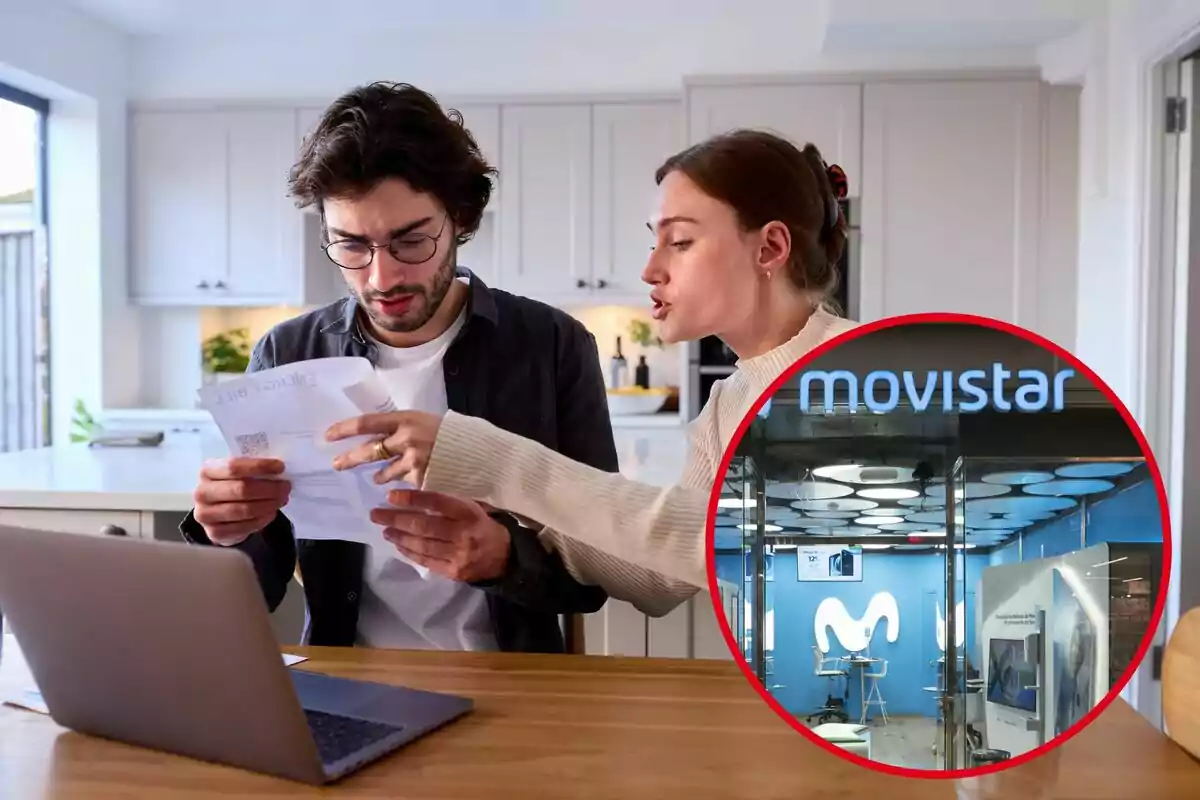 Una parella revisa una factura davant de l'ordinador, i al cercle, una botiga de Movistar