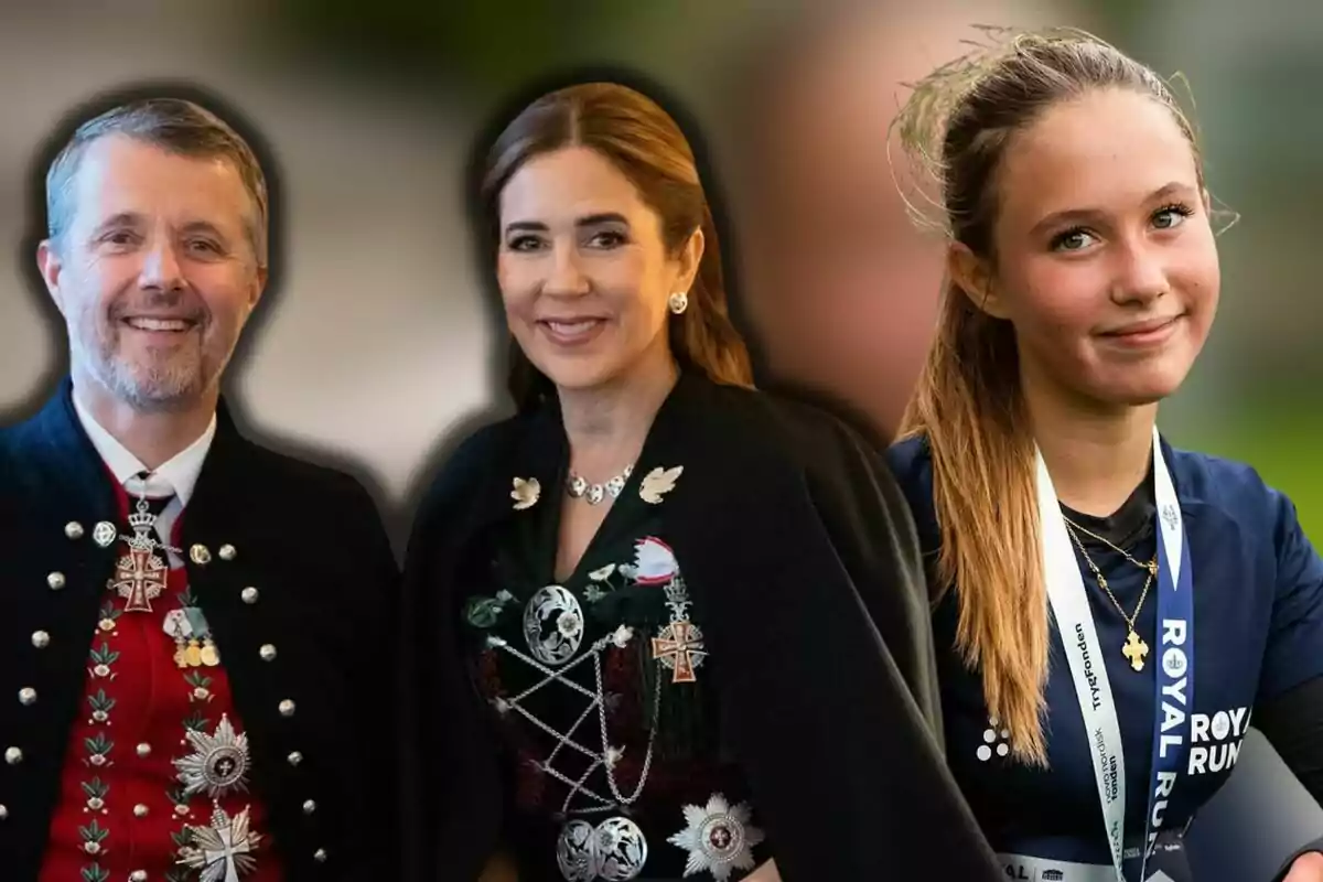 Federic, Mary i Josefina de Dinamarca posen somrient, dues d’elles porten vestimenta formal amb medalles i una de més jove porta roba esportiva i una medalla penjada al coll.