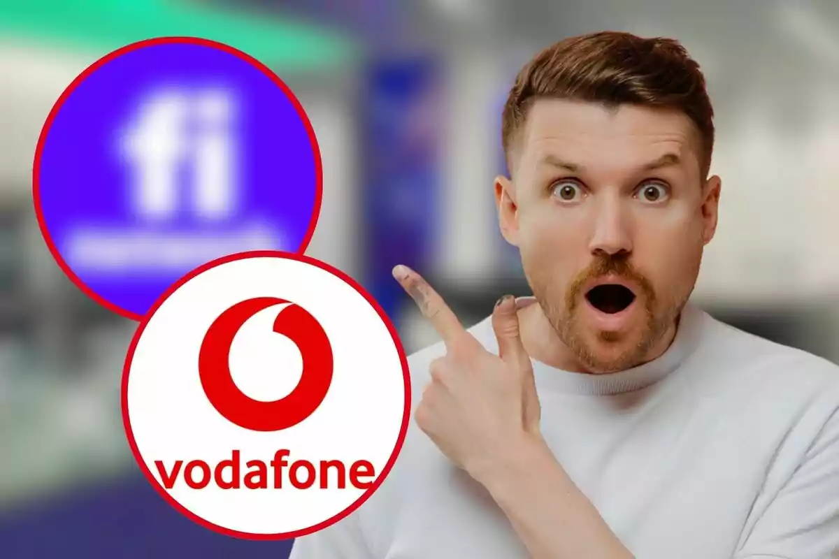 Un home sorprès assenyala cap als logotips de dues companyies de telecomunicacions, un de Vodafone i un altre borrós.