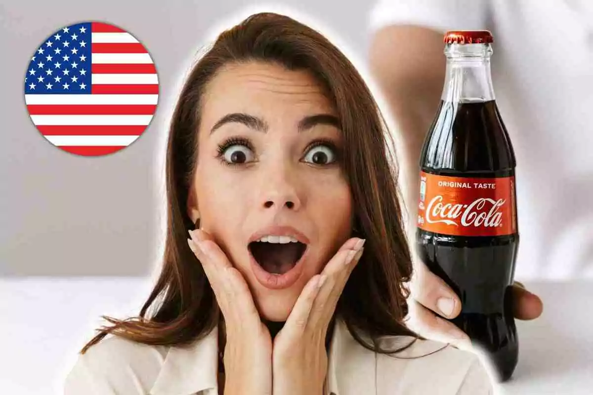 Una dona amb expressió de sorpresa al costat d'una ampolla de Coca-Cola i una bandera dels Estats Units al fons.