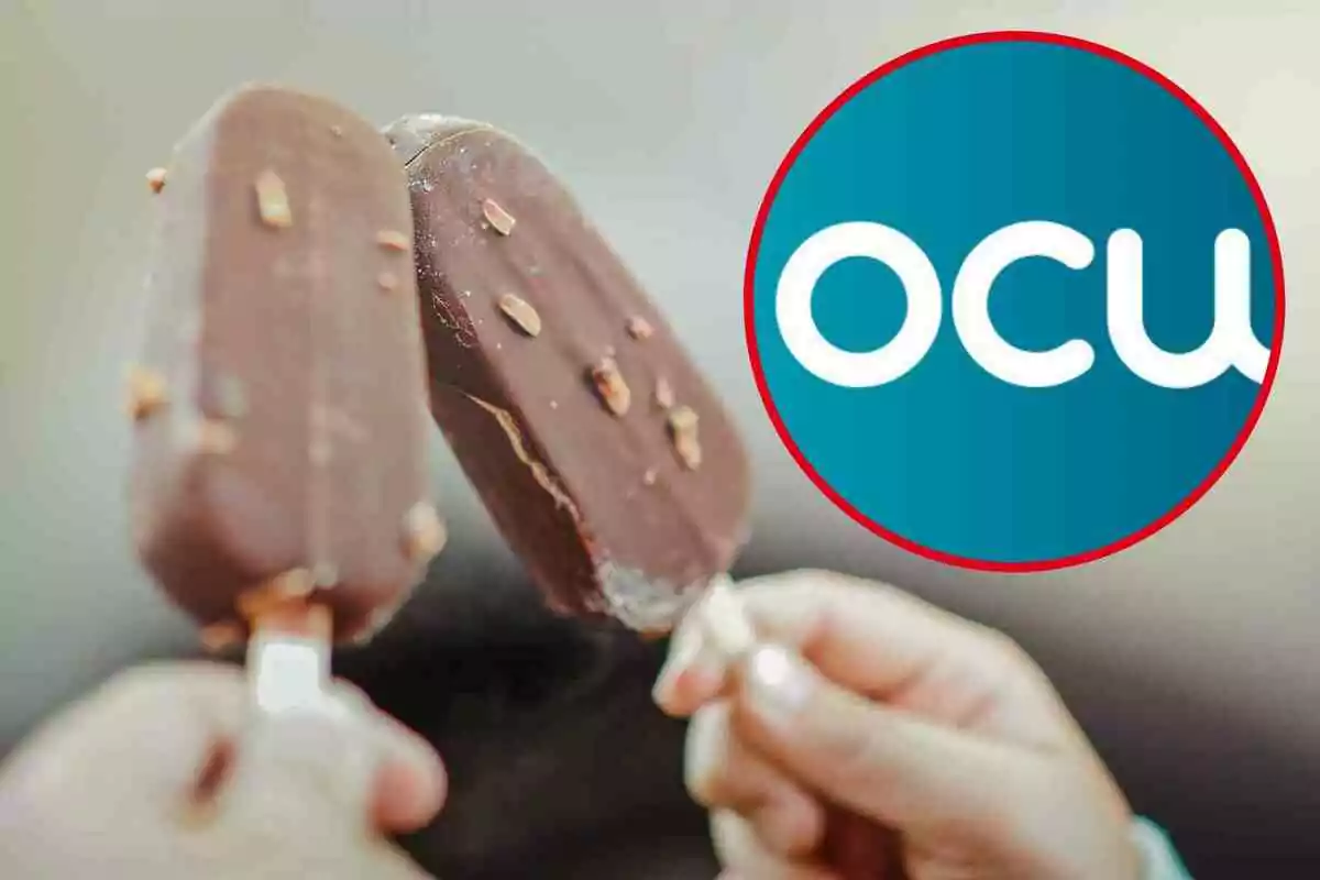 Dues mans sostenen gelats de xocolata amb ametlles, al costat d'un logotip circular blau amb lletres blanques.
