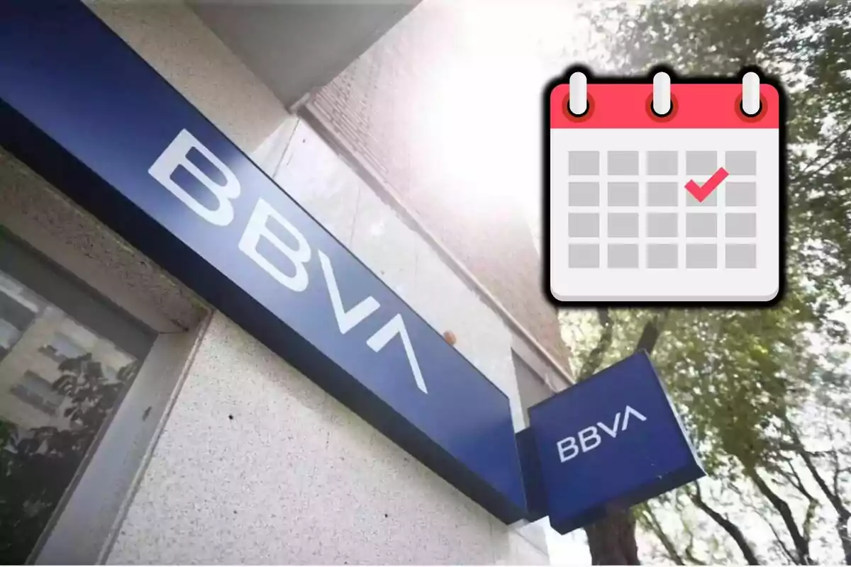 Façana d'una sucursal de BBVA amb una icona de calendari a la cantonada superior dreta.