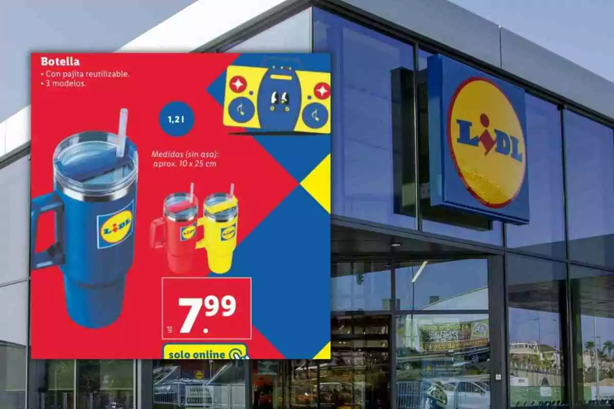 Publicitat d’ampolles reutilitzables amb canyeta en colors blau, vermell i groc amb el logotip de Lidl i preu de 7,99 euros davant de l’entrada d’una botiga Lidl Publicitat d’ampolles reutilitzables amb canyeta en colors blau, vermell i groc amb el logotip de Lidl i preu de 7,99 euros davant de l’entrada d’una botiga Lidl