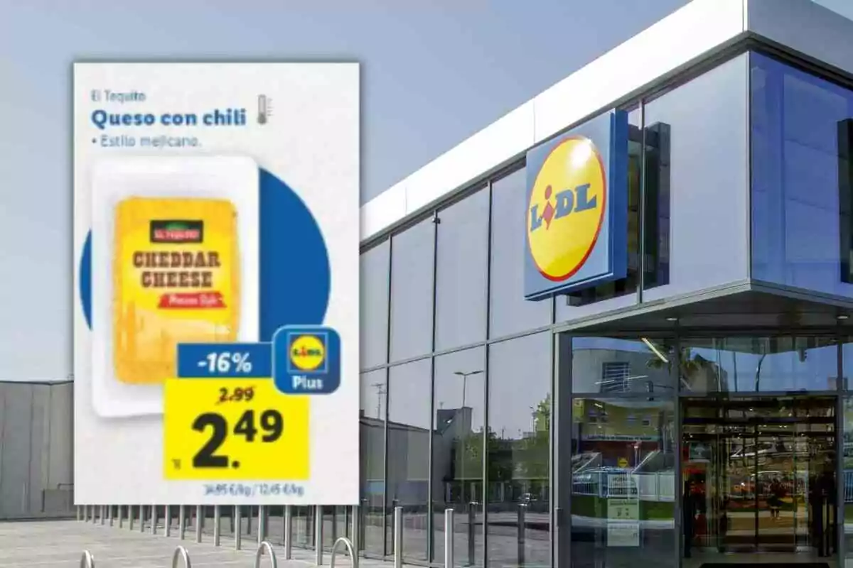 Fachada de una tienda Lidl con un anuncio de oferta de queso cheddar con chili estilo mexicano a 2.49 euros Fachada de una tienda Lidl con un anuncio de oferta de queso cheddar con chili estilo mexicano a 2.49 euros
