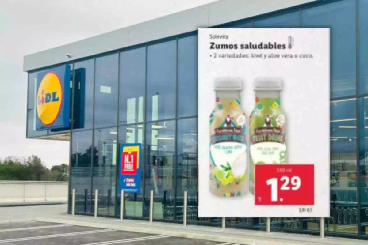 Fachada de una tienda Lidl con un cartel promocional de zumos saludables Solevita en dos variedades a un precio de 1,29 euros Fachada de una tienda Lidl con un cartel promocional de zumos saludables Solevita en dos variedades a un precio de 1,29 euros