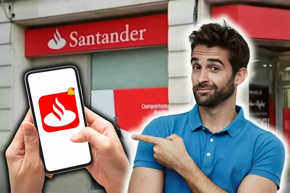 Un home amb camisa blava assenyala un telèfon mòbil que mostra el logotip del Banco Santander davant d'una sucursal de l'entitat bancària.