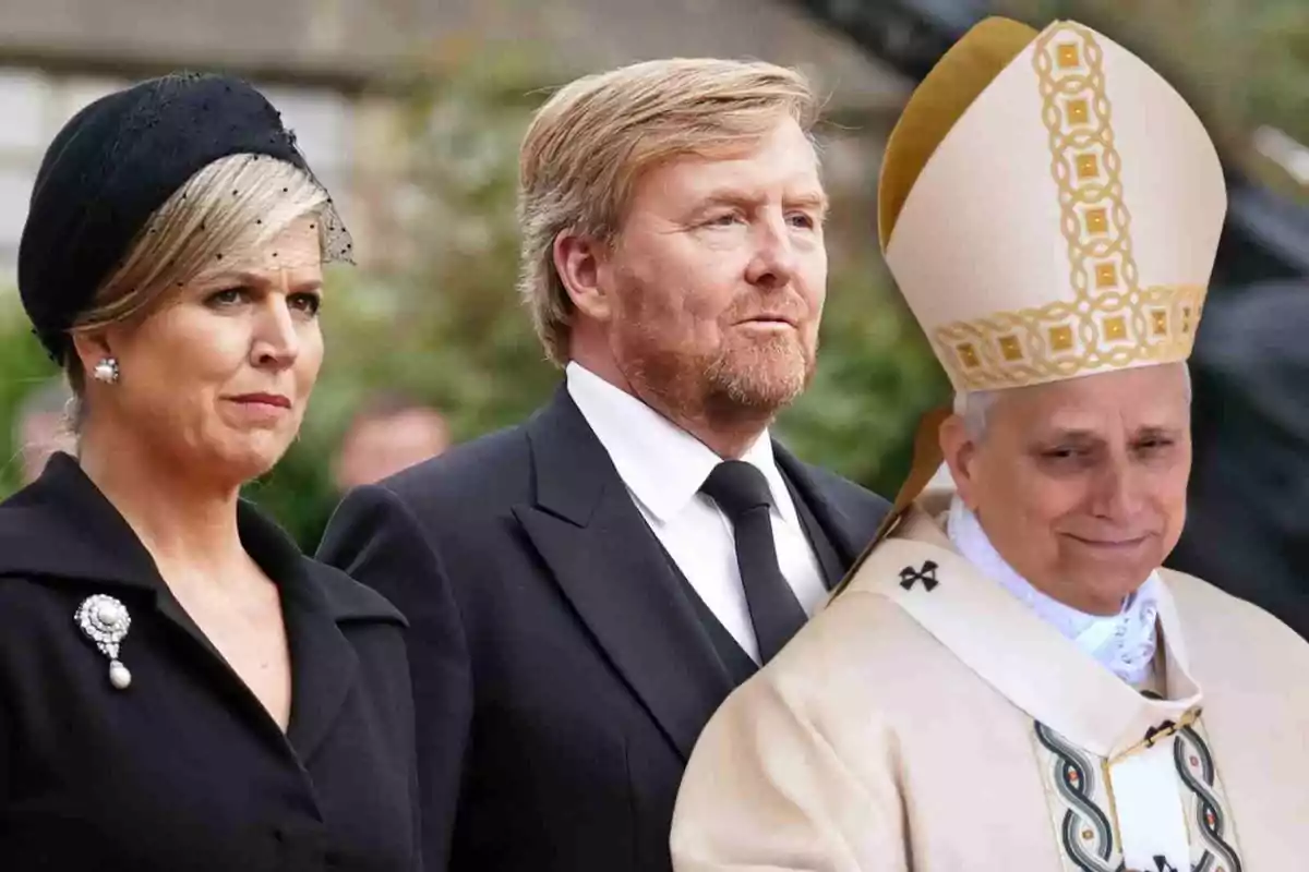 Els reis Màxima i Guillem d'Holanda vestits formalment, Màxima amb barret negre i Guillem amb vestit fosc, al costat del Papa Lleó XIV amb vestimenta religiosa i mitra.