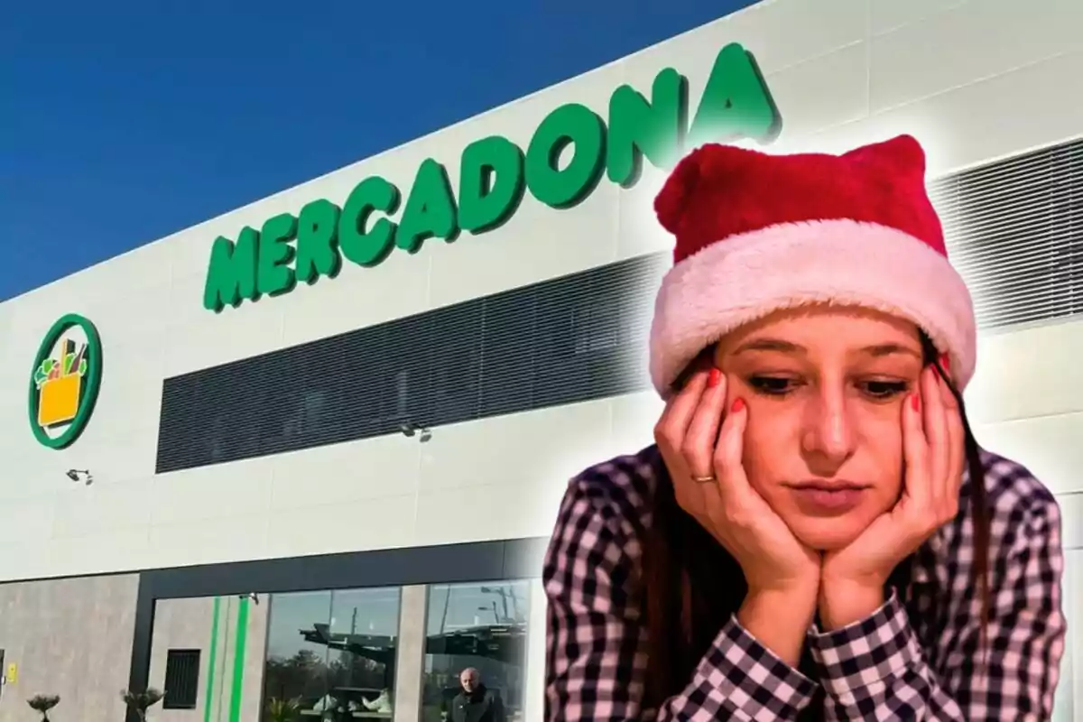 Una persona amb gorra nadalenca sembla pensativa davant d'un supermercat Mercadona.