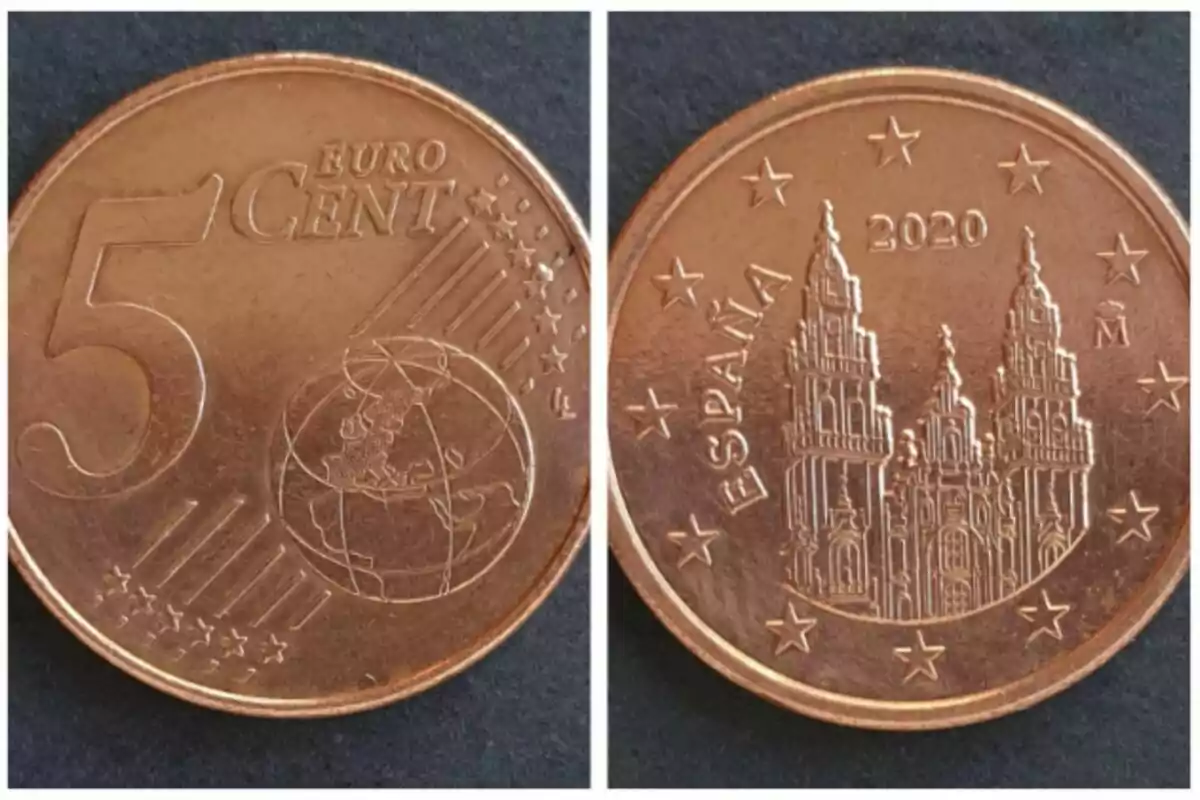 Moneda de 5 cèntims d'euro amb disseny d'un mapa a una banda i la Catedral de Santiago de Compostel·la a l'altra, encunyada el 2020 a Espanya. Moneda de 5 cèntims d'euro amb disseny d'un mapa a una banda i la Catedral de Santiago de Compostel·la a l'altra, encunyada el 2020 a Espanya.